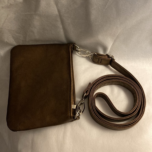 NWOT - Copper Coloured Crossbody Bag Adjustable Strap V Front Zippered Pocket - Picture 15 of 16